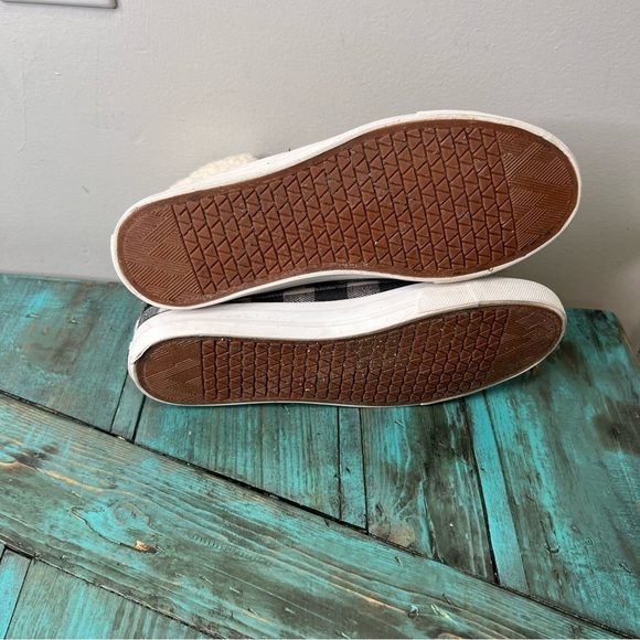 Tommy Bahama Black & White Plaid High Top Sneakers with Sherpa Size 10 - Picture 7 of 10